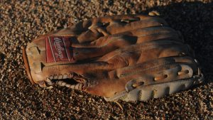 Cómo elegir los guantes de béisbol adecuados: una guía completa