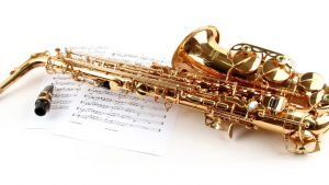 Cómo elegir el saxofón adecuado: 10 consejos a tener en cuenta