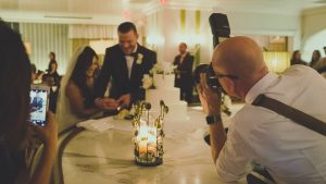 Hogyan válasszunk tökéletes esküvői fotóst: 10 tipp