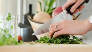 Hogyan válasszuk ki a megfelelő konyhakést: Átfogó útmutató